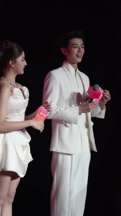 赖伟明祝大家新年多放假爱自己 多多享受生活