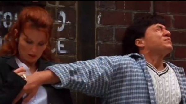 成龙好莱坞动作喜剧大片《一个好人》，摸名场面，龙叔生龙活虎啊