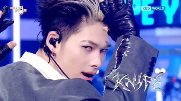 ENHYPEN《Knife》初舞台 .