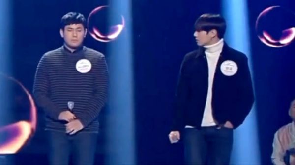 田柾国偶像歌唱比拼紧张经纪人打节奏