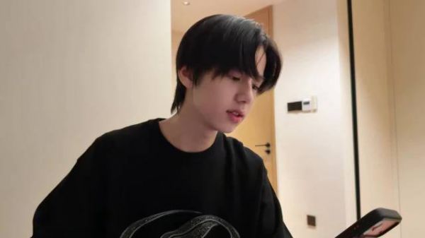 从没想过有朝一日居然能看到张凌赫在唱歌这条路上后继有人