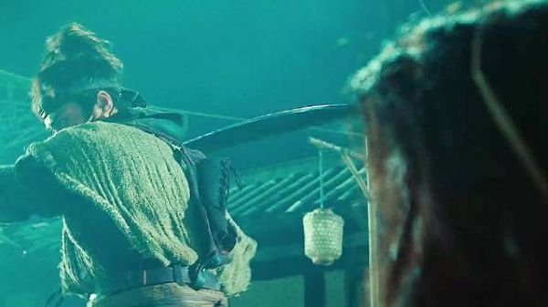 露宿街头的瞎子没想到是一位武林高手！