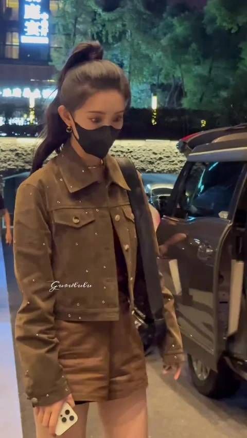 孟姐这个造型也好显身材比例呀，也太美了吧