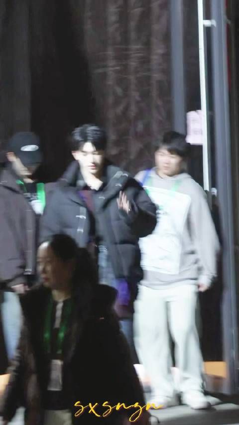 黄子弘凡真和粉丝唠上了