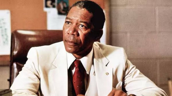 黑人校长首日开除300学生，改变2700人命运，《铁腕校长》还原1989年真实事件