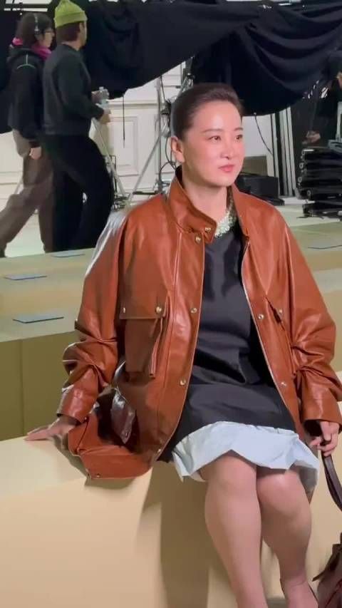 贾玲称米兰时装周后拒照片磨皮，将专注导演形象提升