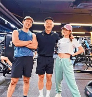 知情人透露阿Sa已与健身教练男友同居，二人正朝结婚目标迈进