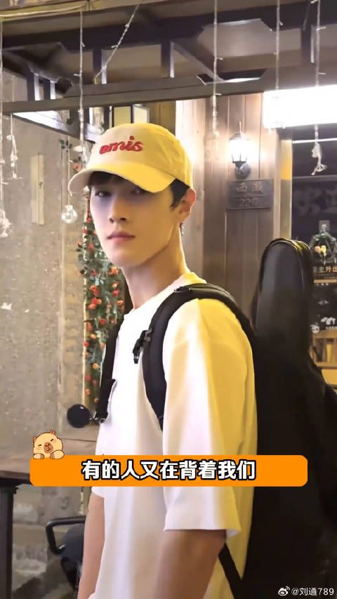 李昀锐怪不得叫“运动甜心”这是真扛不住啊 笑容杀 帅哥 微博VC计划