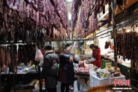 成都“香肠一条街”腊味飘香