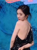 杨幂不知道我的身材很曼妙