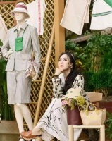 章小蕙61岁了，穿搭不露腿不露腰，普通人25岁都难以实现这状态