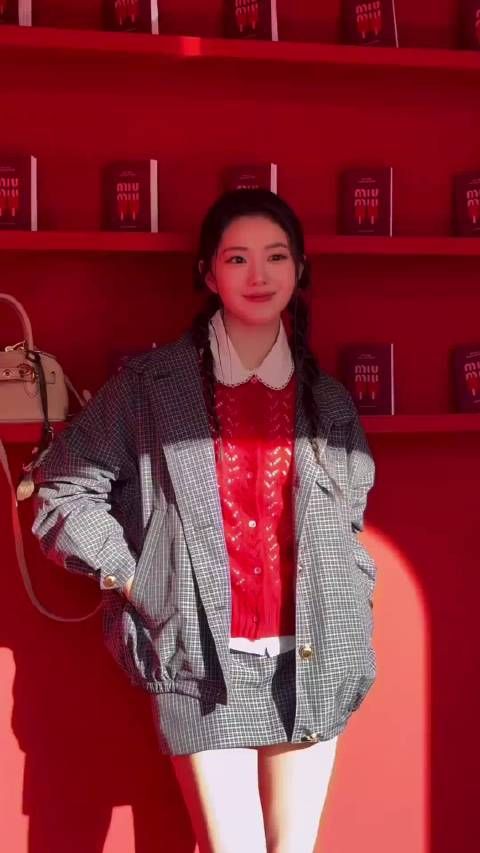 刘浩存这个造型简直也太美了，真的很有新年的氛围感了