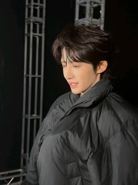 刘宇亮相2026中国网络视听盛典路透，少年意气引期待