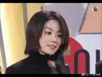 王菲郑秀文1996年两人罕见同台，还调侃起了对方的恋情