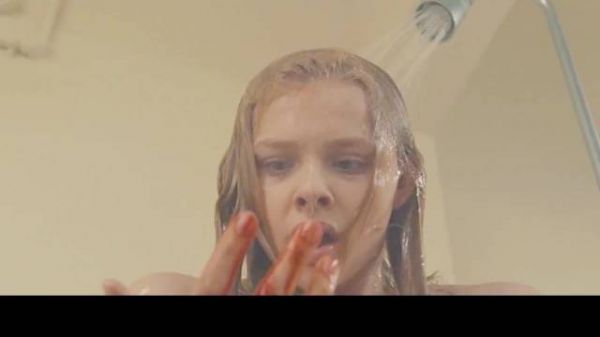 女孩第一次来例假被嘲笑霸凌，魔女技能开始觉醒