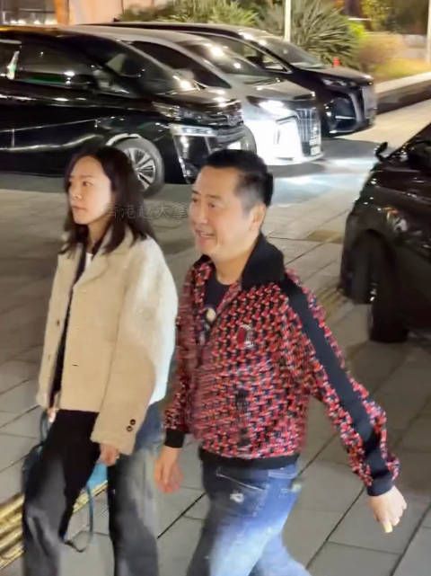 哈林和爱妻张嘉欣现身张学友香港演唱会!主播好漂亮!