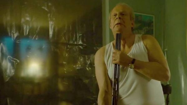 精致的老头第七次自杀，结果中途又变成助人为乐