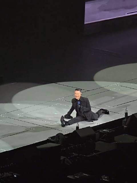 张学友红馆劈叉，60+老baby宝刀未老！