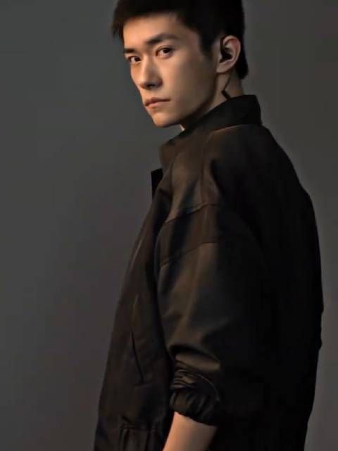 易烊千玺新剧严迪造型曝光,刑侦大佬气场拉满