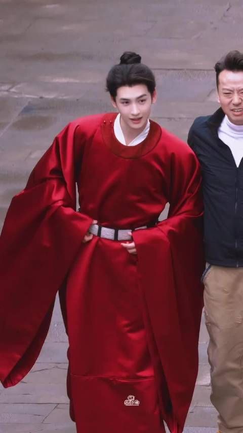 黄俊捷古装红衣造型惊艳曝光