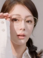 迪丽热巴的美貌又火力全开了，慵懒拽酷又高智，好会玩时尚！