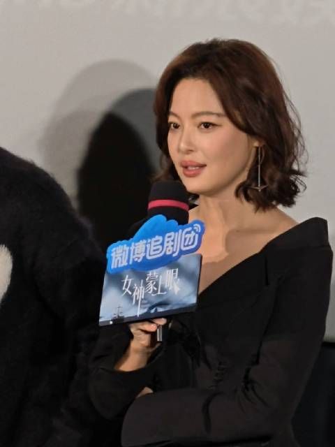 现场回应热搜为什么观众缘这么好,是努力向上的蕾姐没错了