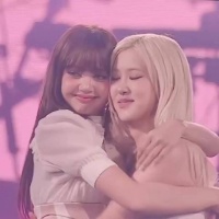 250126 BLACKPINK香港末场演唱会 哭哭的LISA饭拍更新cr.logo