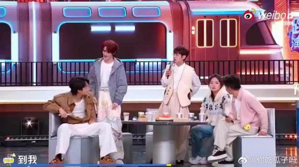 所以听到“孟子义”就会立马联系“李昀锐”是吧!大家都已经明里暗里知道了吧