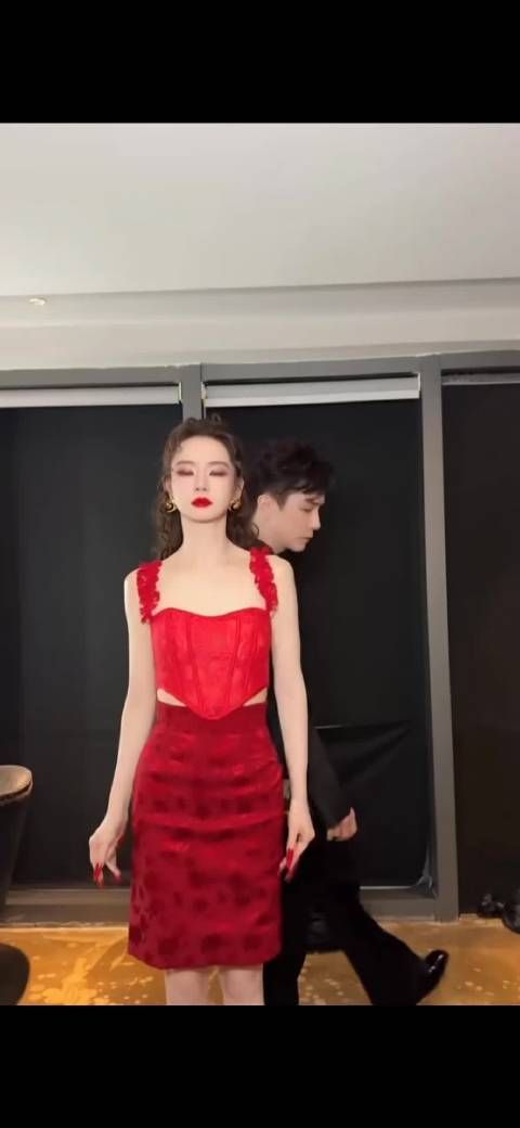 李承铉被戚薇迷得眼神都迷离了