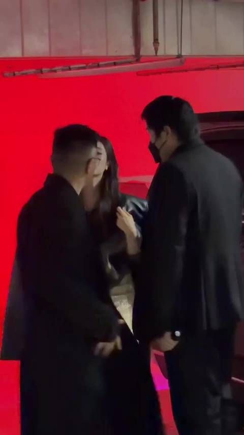 李兰迪上海范思哲活动下班又来亲自收信,美晕了兰迪