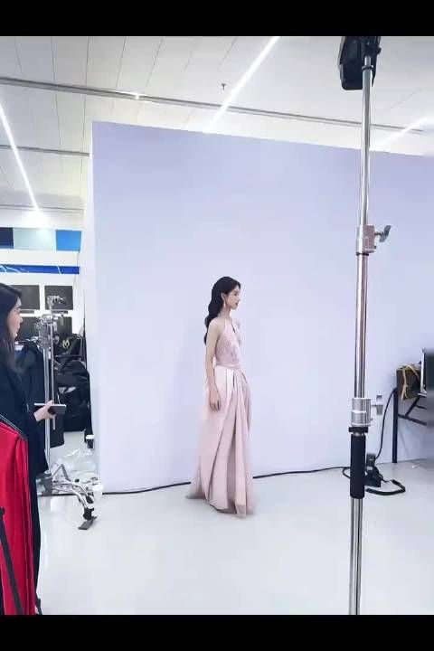 陈都灵这个气质我真的不想多说了，优雅已经溢出屏幕了