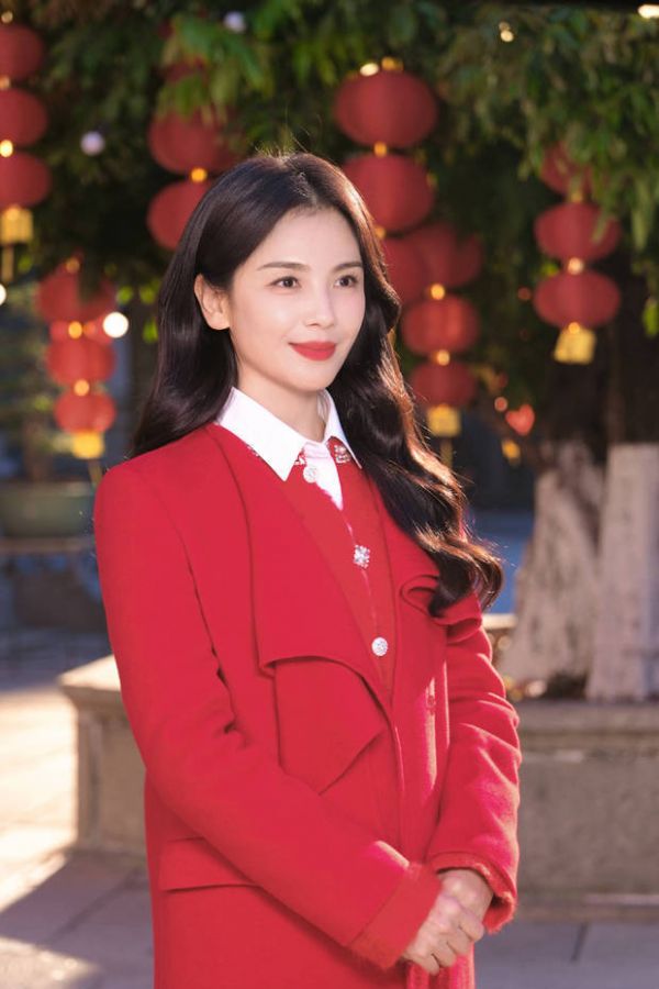 刘涛气质优雅端庄，魅力十足。