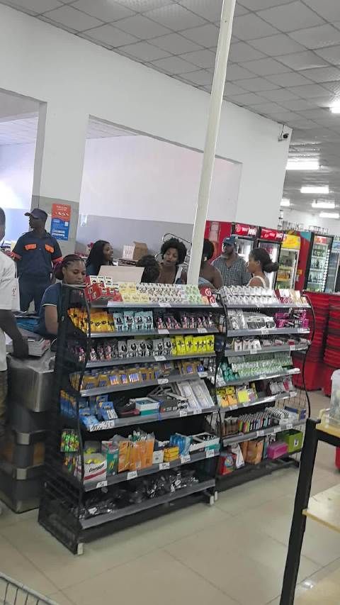 你们都喜欢看黑人女生吵架，再给你们发一段，最后一个镜头很逗