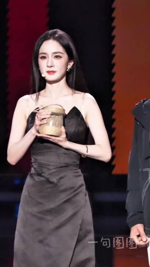 杨幂获得CMG年度女演员 杨幂《生万物》