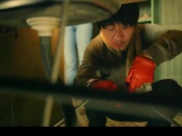 修理工修水管时见财起意，连夜潜入女孩家中