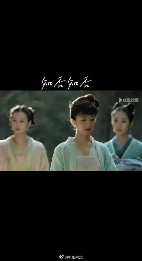 明兰伸出她的小爪子，墨兰根本接不住