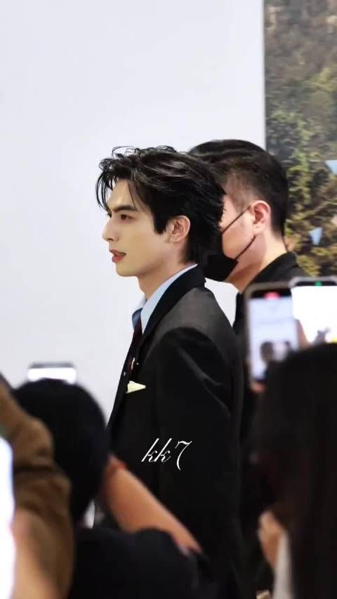 大声的告诉我,谁是全球少女的梦