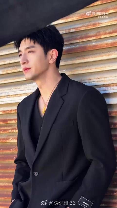 金瀚微表情演绎欲感力，眉眼间展情绪宇宙