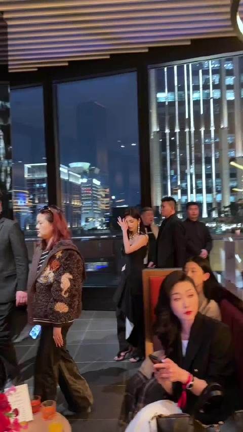 这个章若楠美成啥了