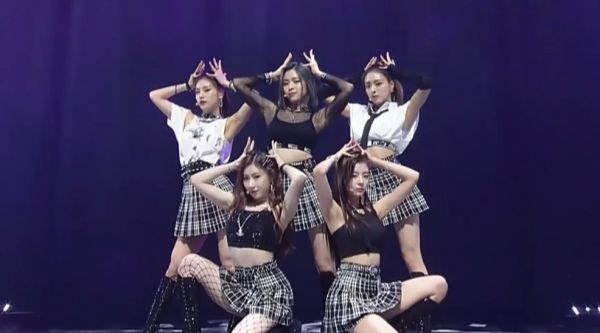 六年前的今天(200130)，ITZY 带来的现场舞台