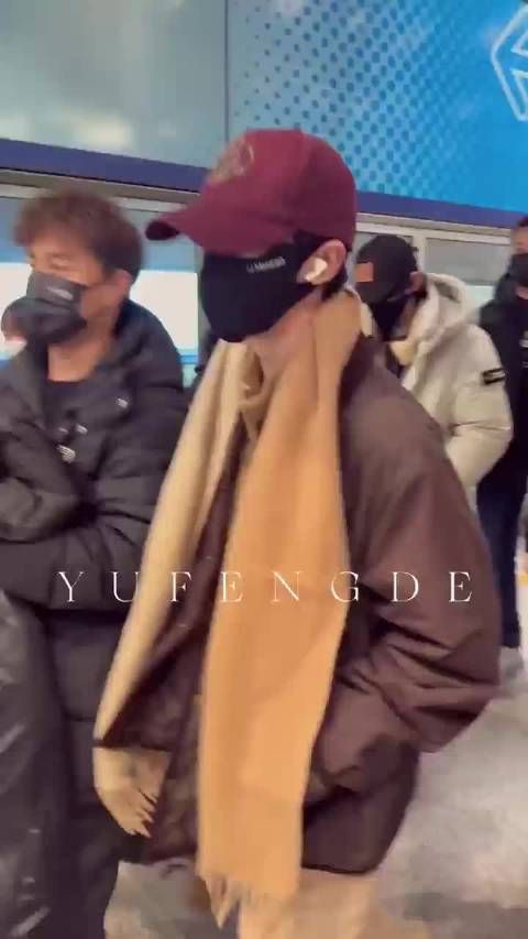 马嘉祺出发俄罗斯路透有，嘉祺玩的开心，注意安全，记得给我们寄明信片哦