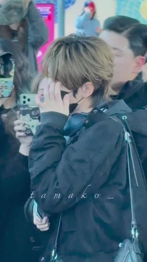 我孩子!的!脑袋! 现在立刻马上封锁机场 我去福冈有点事办