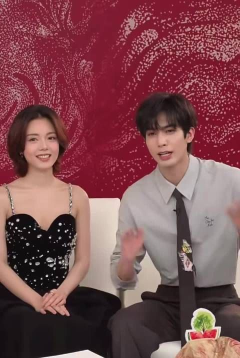 赵今麦宋威龙现身李佳琦直播间，龙麦合体了