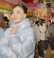 45岁张柏芝在上海街边被偶遇，脸蛋圆润惊呆网友：这状态太真实了