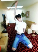 车银优新造型曝光，温柔唇致命眼神引热议