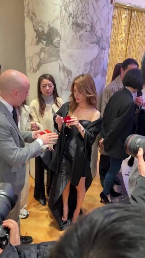 这么性感的赵露思你保证没见过,洋娃娃