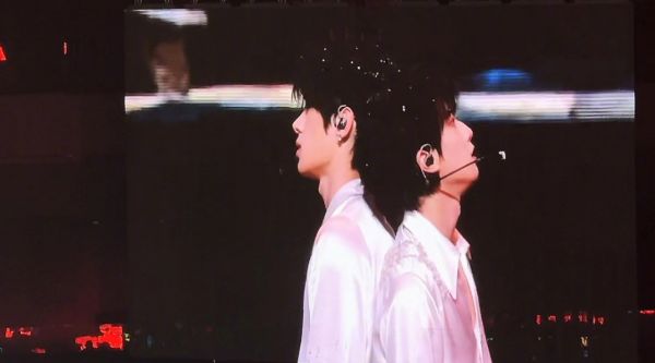 七匹狼队穆祉丞张峻豪《because of you》双人舞台 脱衣丢衣动作太帅了