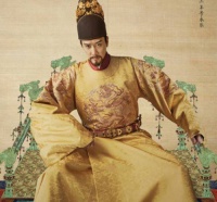 皇帝龙袍一生不洗，如果有异味怎么办？了解真相后：贫穷限制想象