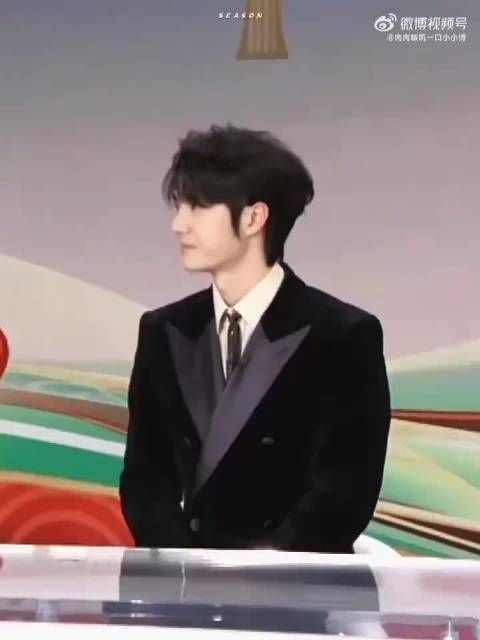 王一博全能才艺获赞,唱跳演主持样样精通