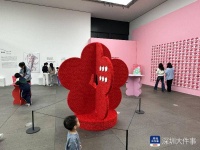 一朵小红花正在深圳美术馆引发一场关于城市温度的情感共振